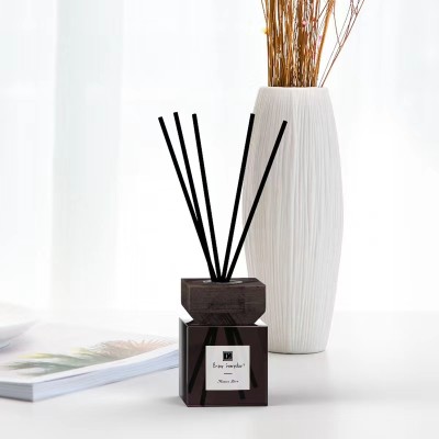 Square Glass 100ML 200ML 500ml Big Size Home Decoration Fragrance Empty Reed Diffuser Essential Oil Bottle With Wooden Lids