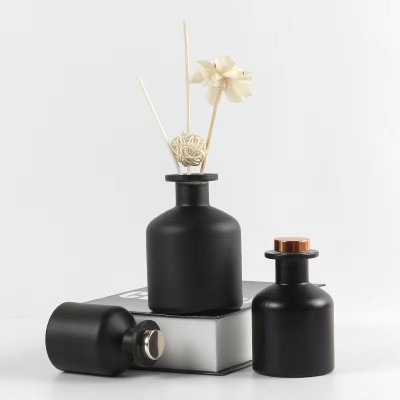 Empty Smokeless 50ML 100ML 150ML 200ML 250ML  Round Black Glass Aromatherapy Reed Diffuser Fragrance Glass Bottle with Stopper