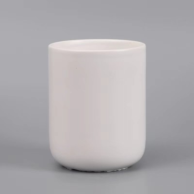 Custom Luxury Matte Black and White Ceramic Candle Jars with Lid for Christmas Decor and Wedding Candles