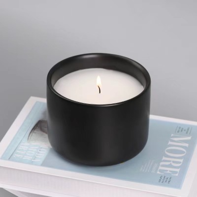 Custom Luxury Matte Black and White Ceramic Candle Jars with Lid for Christmas Decor and Wedding Candles