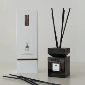 Square Glass 100ML 200ML 500ml Big Size Home Decoration Fragrance Empty Reed Diffuser Essential Oil Bottle With Wooden Lids