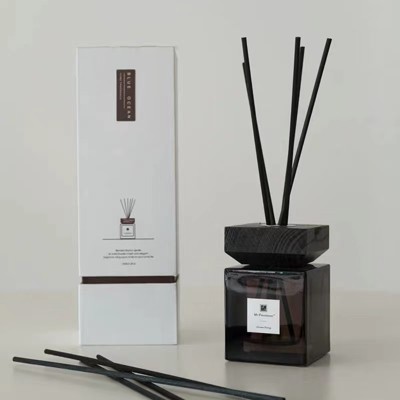 Square Glass 100ML 200ML 500ml Big Size Home Decoration Fragrance Empty Reed Diffuser Essential Oil Bottle With Wooden Lids