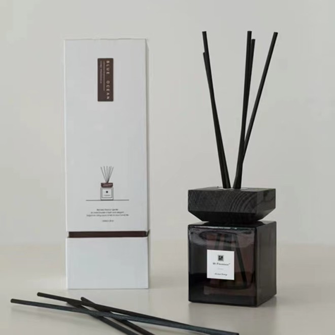 Square Glass 100ML 200ML 500ml Big Size Home Decoration Fragrance Empty Reed Diffuser Essential Oil Bottle With Wooden Lids