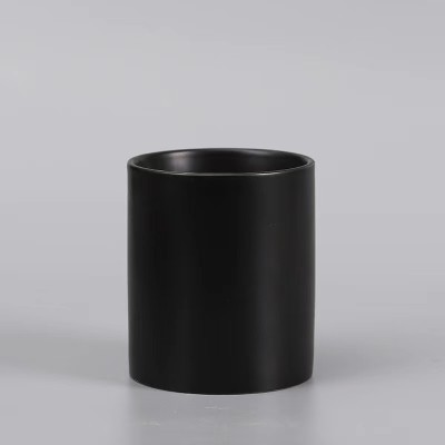 Custom Luxury Matte Black and White Ceramic Candle Jars with Lid for Christmas Decor and Wedding Candles