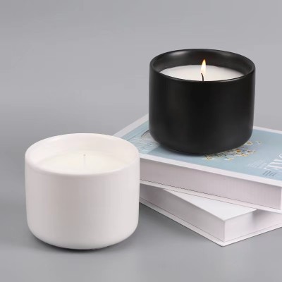 Custom Luxury Matte Black and White Ceramic Candle Jars with Lid for Christmas Decor and Wedding Candles
