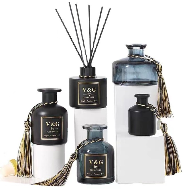 Empty Smokeless 50ML 100ML 150ML 200ML 250ML  Round Black Glass Aromatherapy Reed Diffuser Fragrance Glass Bottle with Stopper