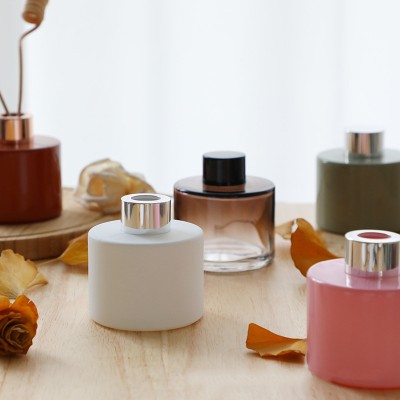 Wholesale 50ml 100 150 200 Glass Reed Diffuser Bottle With Gold Cap Luxury Empty Stick for Aroma Oil