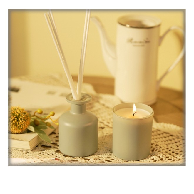 Hand-made Soybean Wax Aromatherapy Candle Wholesale Essential Oil Blue-gray Fragrance Set With Hand Ceremony Memorial