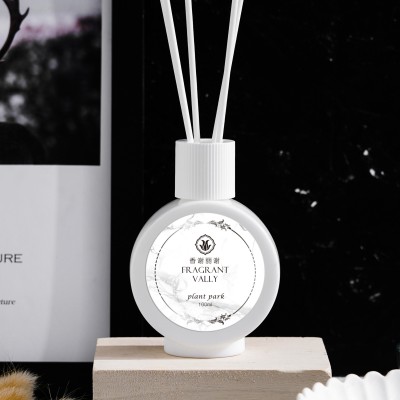 BTJ New Design  Luxury Glass Perfume Bottle Bedroom Decorative Fragrance Pure White 100ml Reed Diffuser Bottles