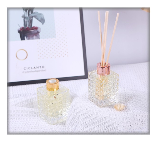 Small Pineapple Checkered Aromatherapy Ornament, Flameless, and Long-lasting Fragrance for Indoor Bathroom Household Use