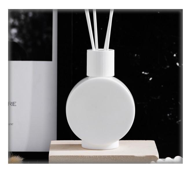 BTJ New Design  Luxury Glass Perfume Bottle Bedroom Decorative Fragrance Pure White 100ml Reed Diffuser Bottles